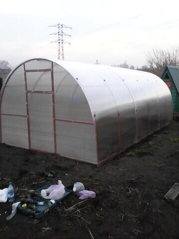 Теплицы с чехлом из армированной плёнки или сотовым поликарбонатом.